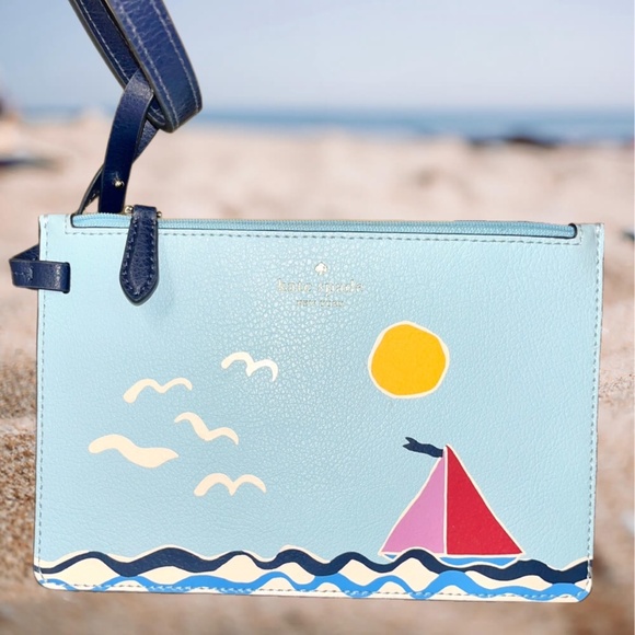 Kate Spade New York 2 Pc. Set Sail Large Tote REVERSIBLE with Wristlet - Picture 4 of 6